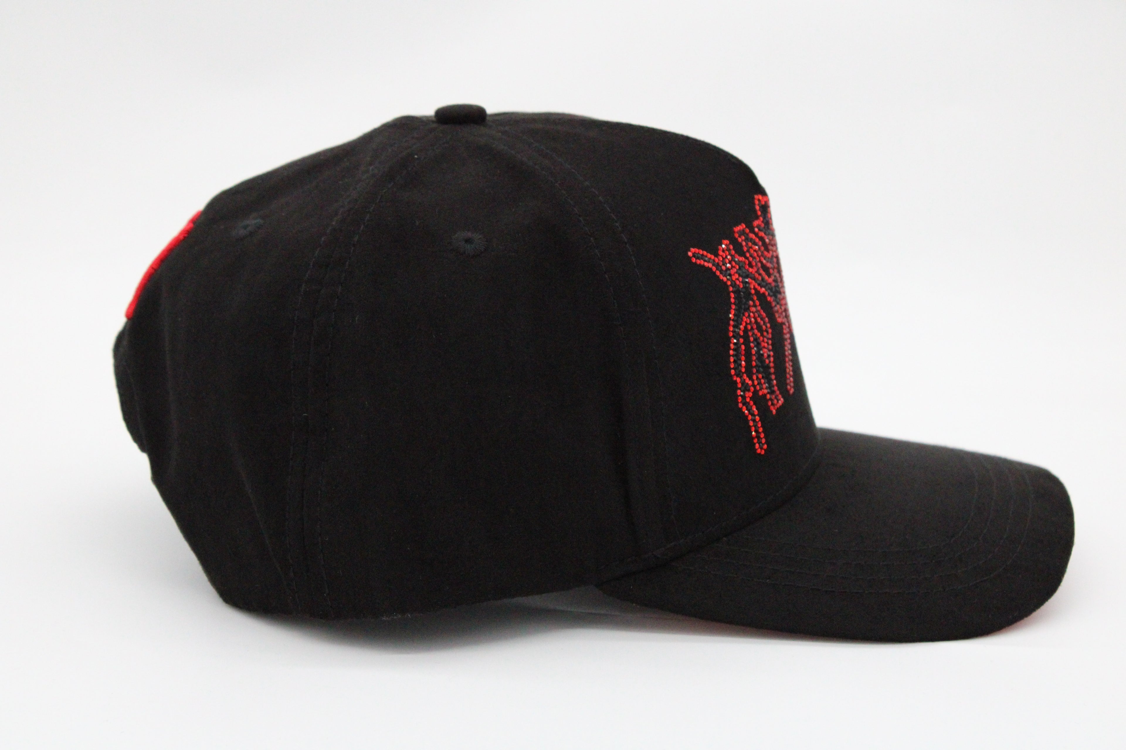 Gorra Anymore "Red Crystals"