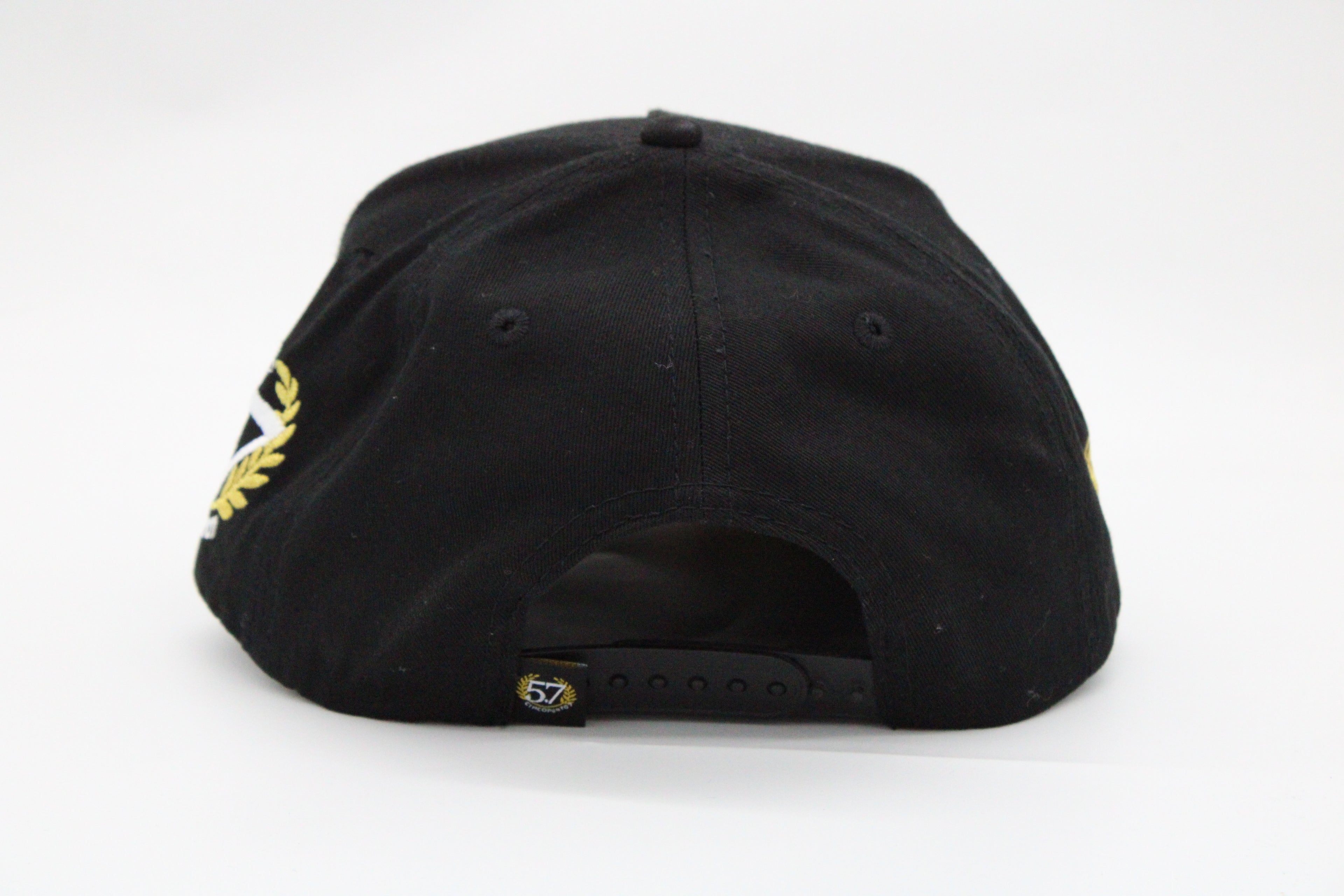 Gorra 5.7 Hats "Puros Gallos Finos"