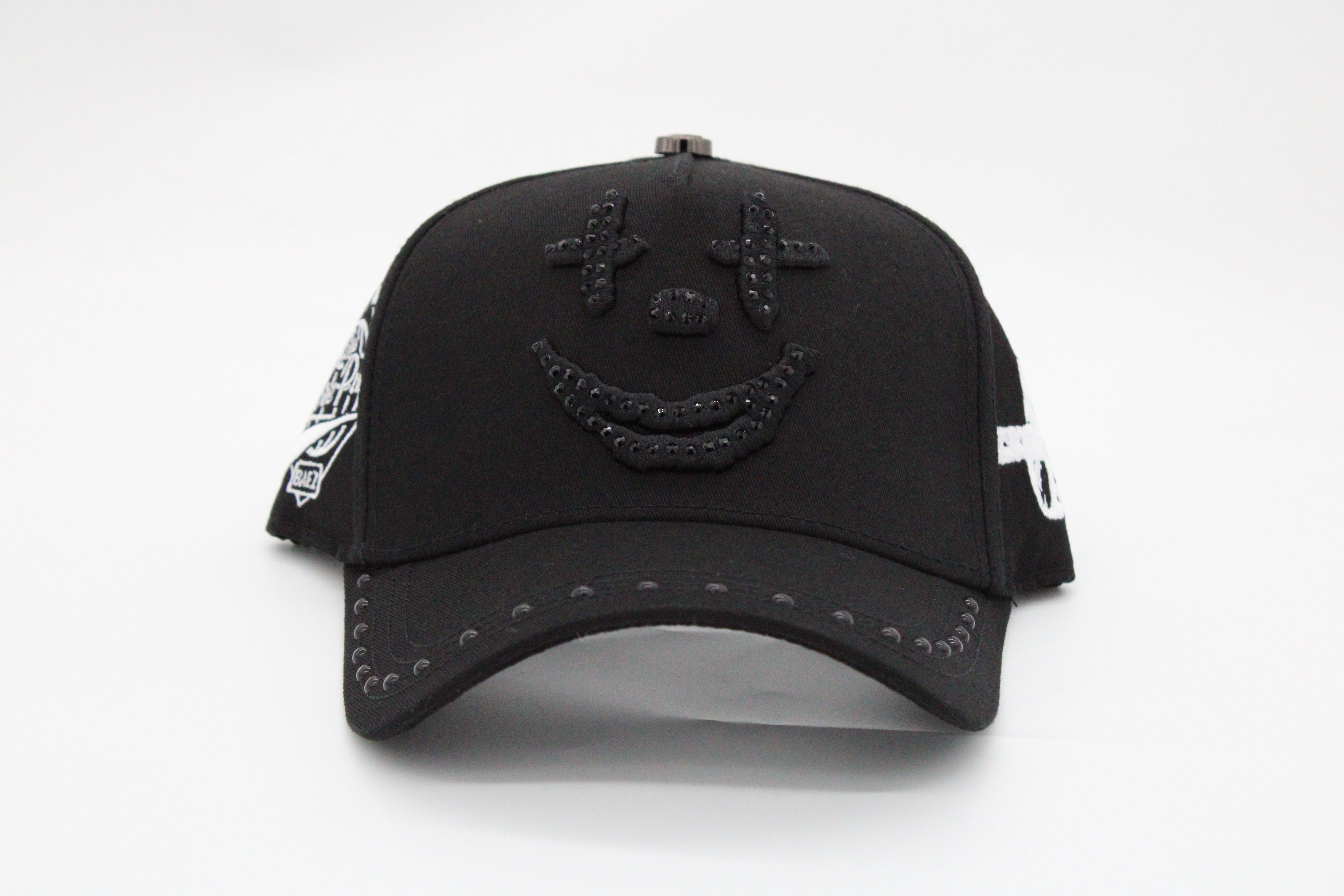 Gorra Baez "Rico o Muerto x Víctor Mendivil"