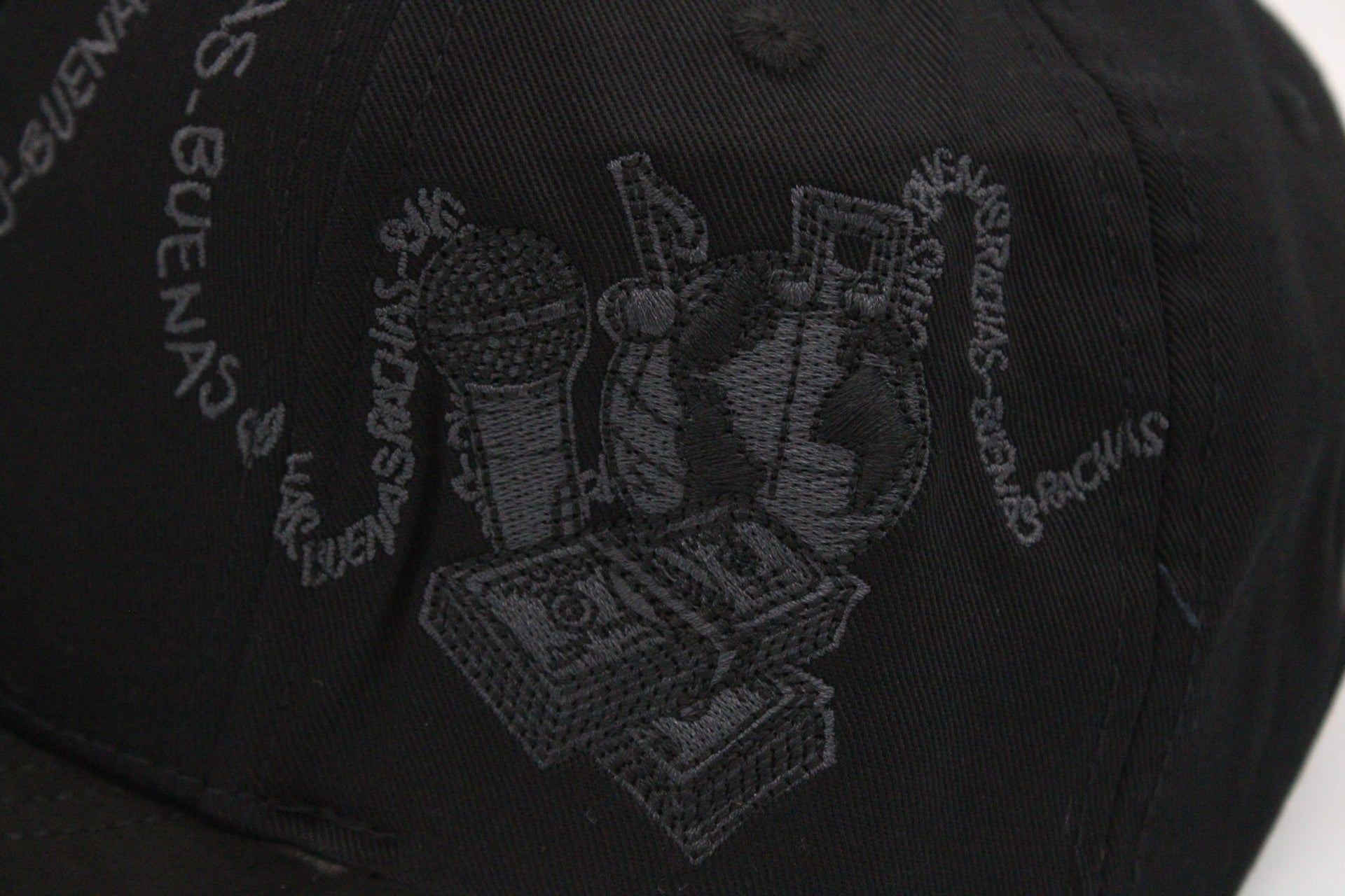 Gorra Toto Hats "Mala-Buena Racha Negra. x Tony Aguirre"