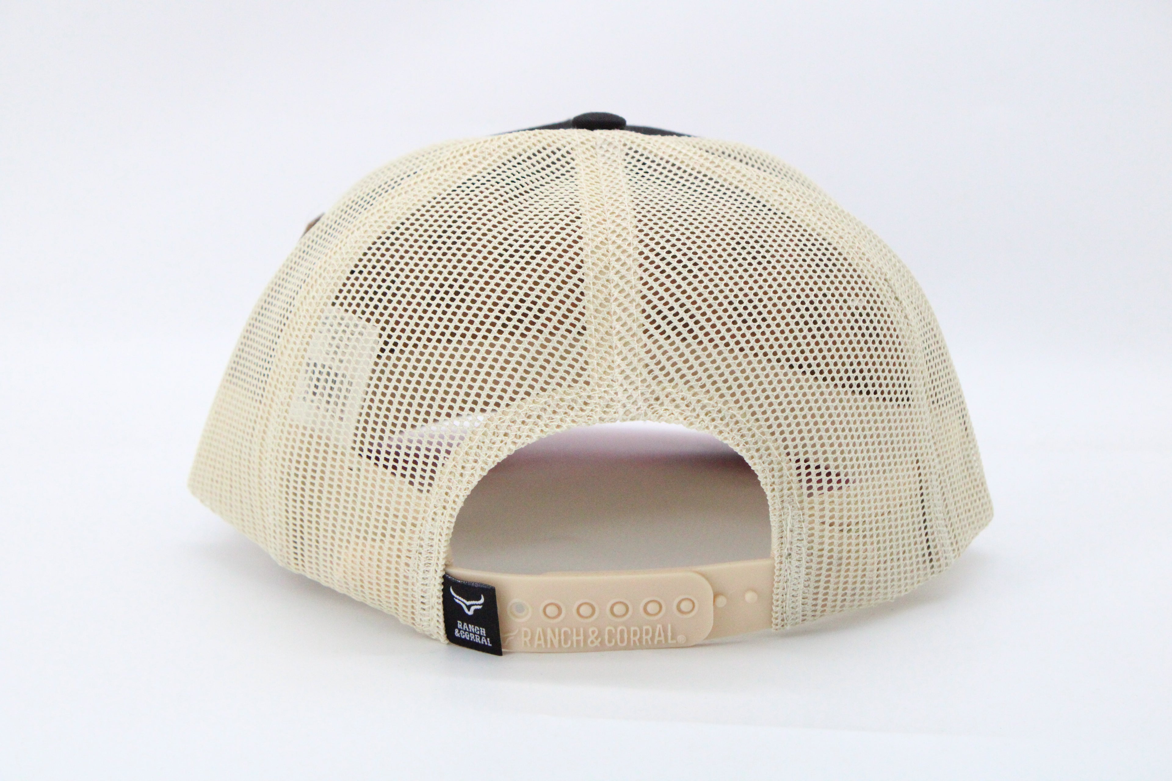 Gorra Ranch & Corral “White Horse”