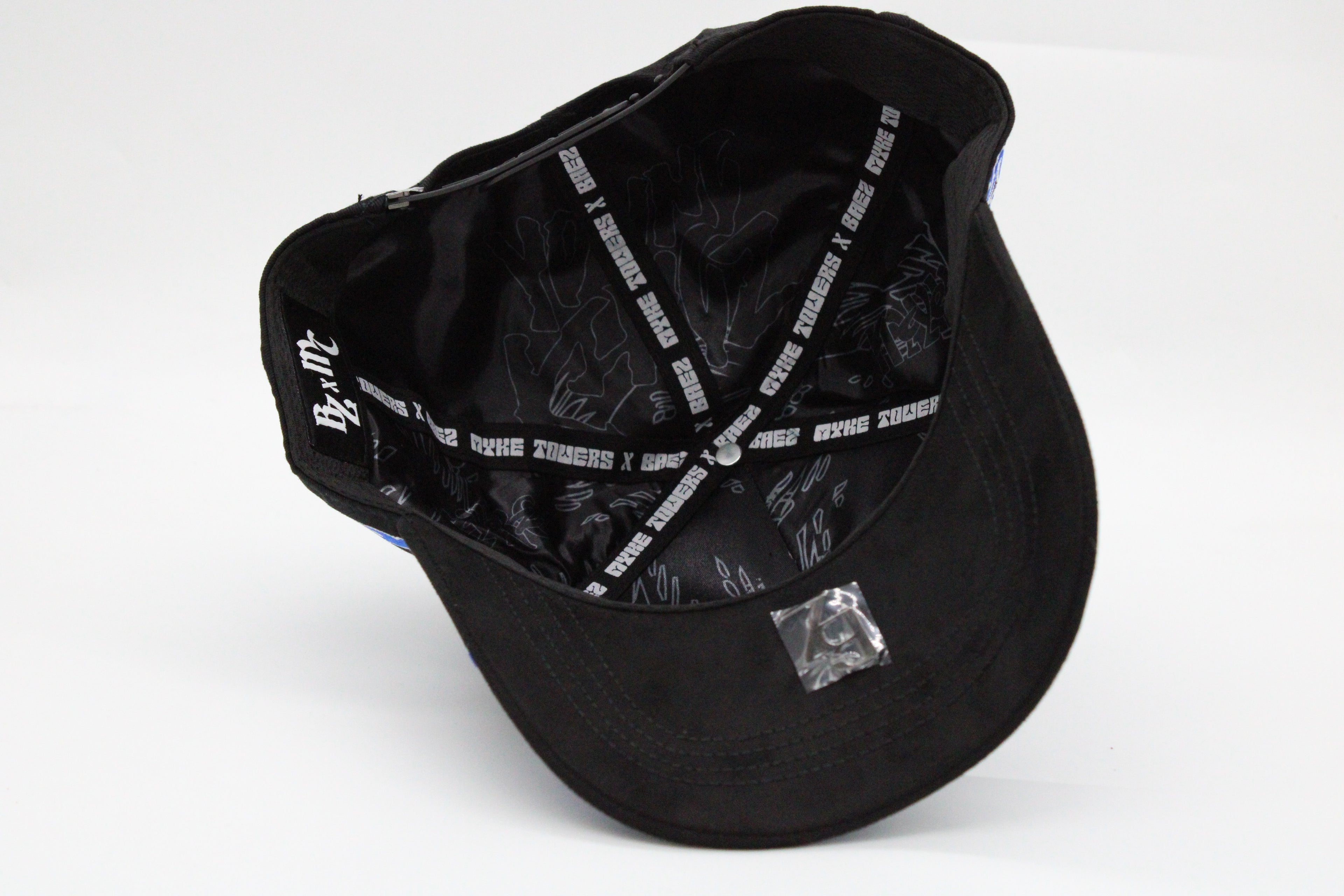 Gorra Baez "Young Kingz x Mike Towers"