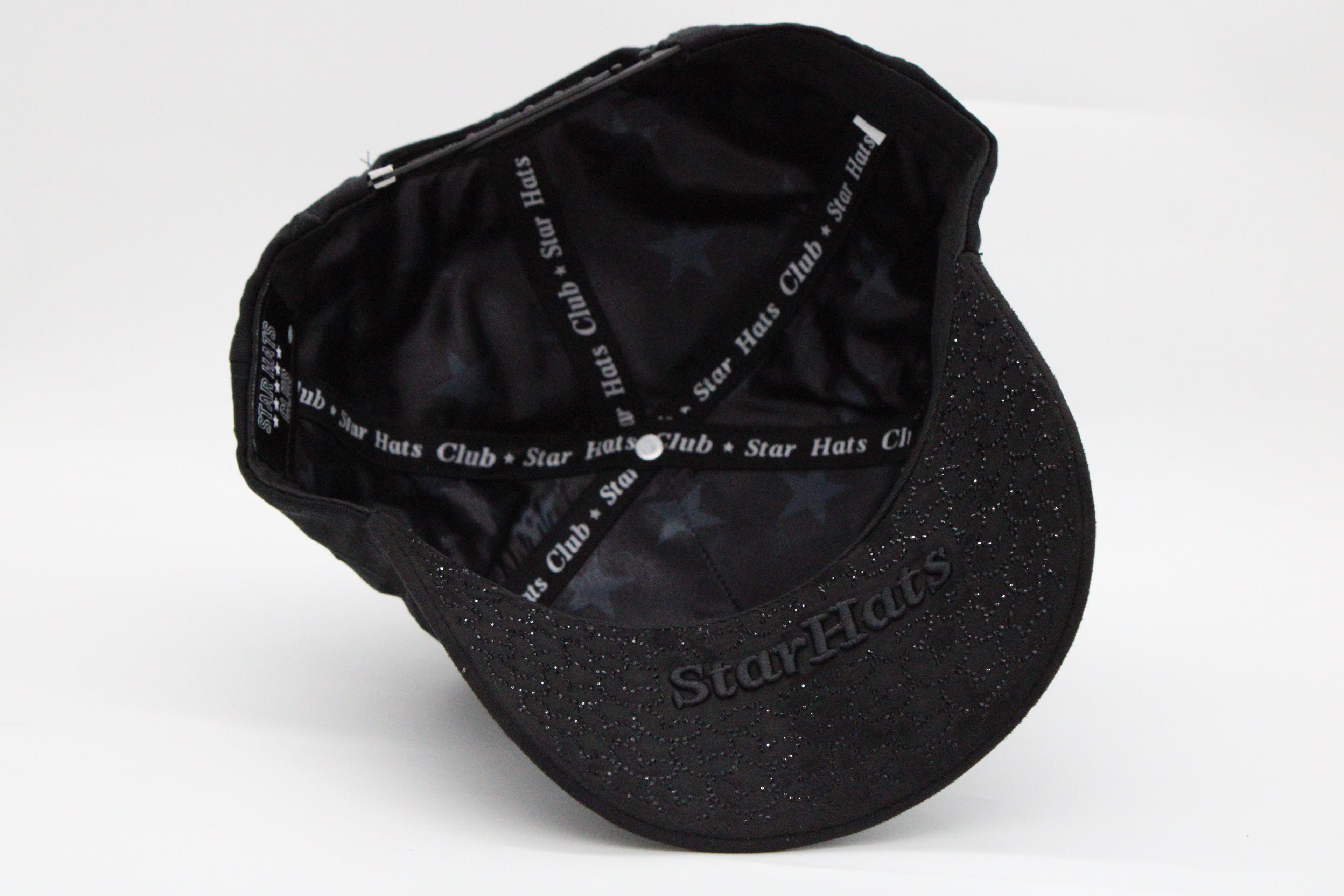 Gorra Star Hats Club “Total Black District"